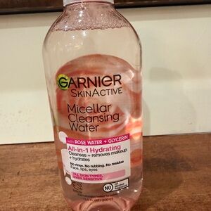QNWT Garnier SkinActive Micellar Cleansing Water with Rose Water